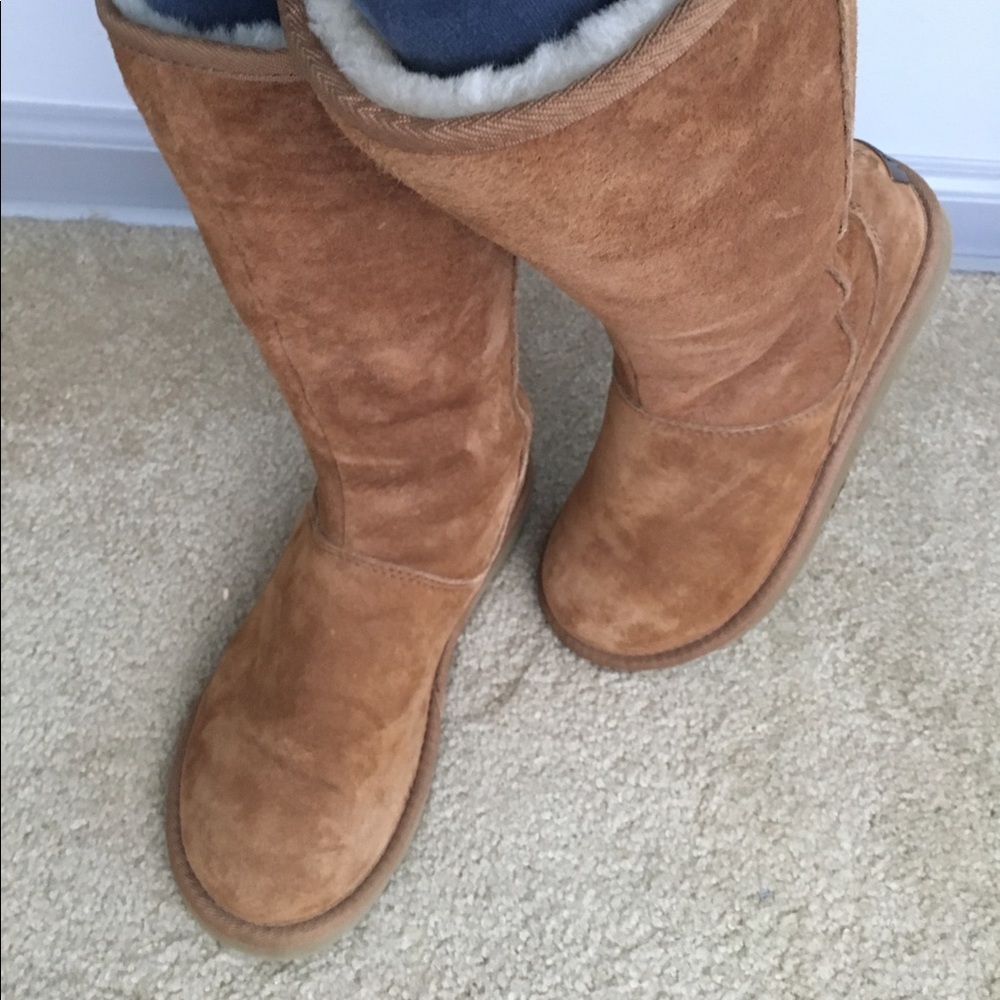 UGG. I accept a reasonable offer!!! 💞