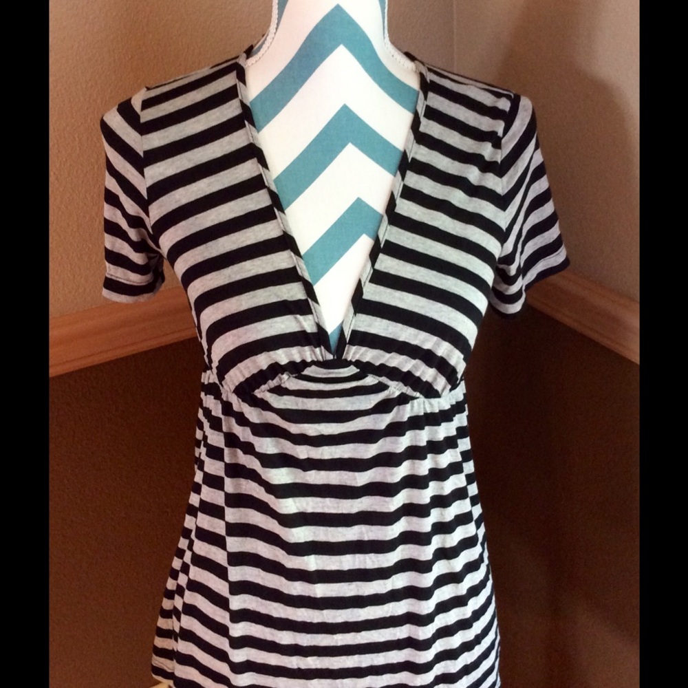 💕New Listing💕 women's The Limited top. - Picture 2 of 4