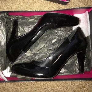 Vince Camuto Patent Leather Heels in Black SIZE 7