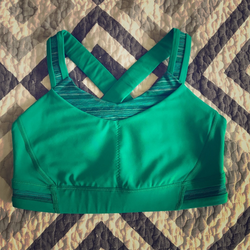 Lululemon Sports Bra Size 6 NEW!