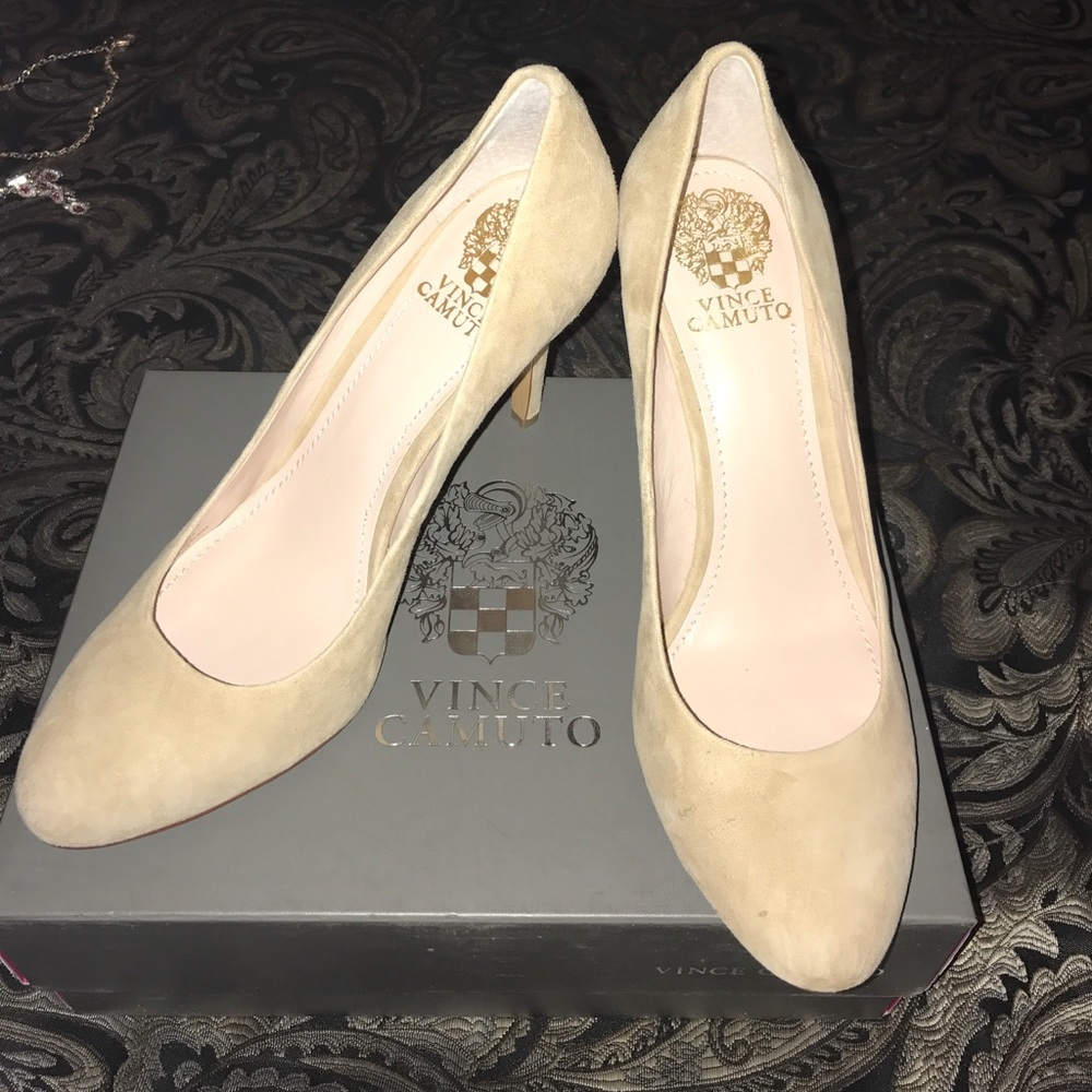 VINCE CAMUTO pumps
