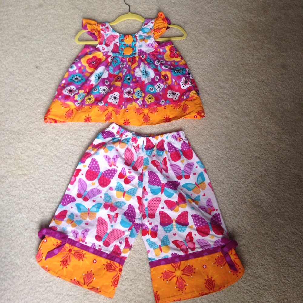 Jelly the pug ruffle top and Bermuda short 2T