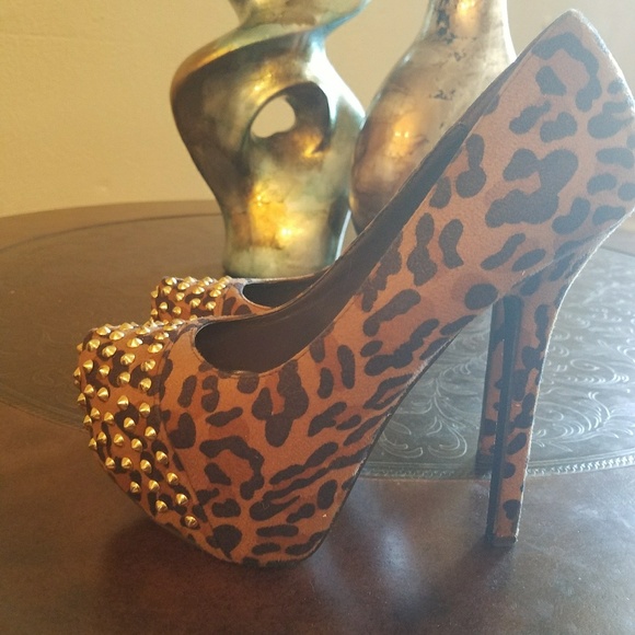 Shoes - Picture 2 of 2