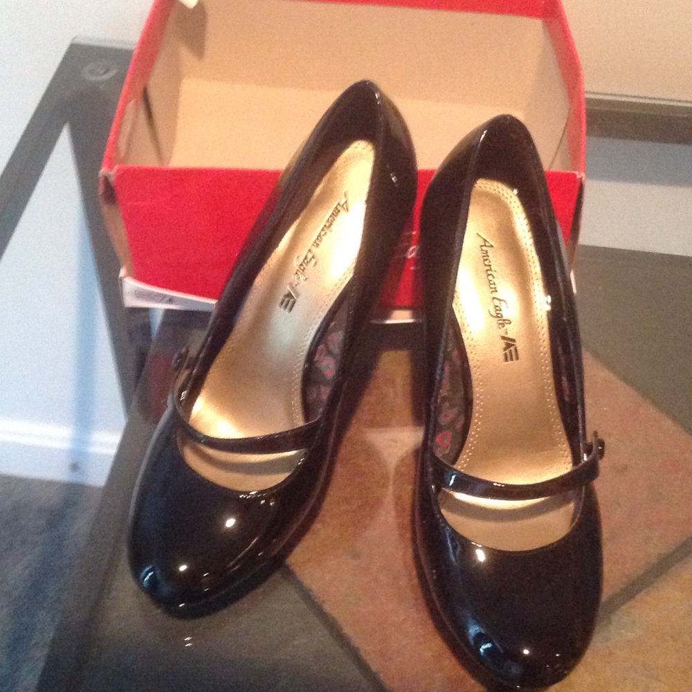 Perfect classy black pumps! New in the box!