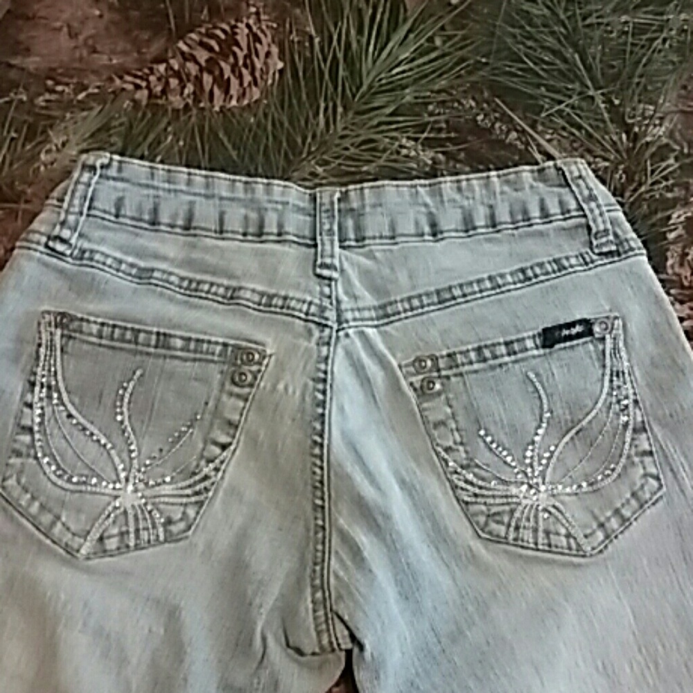Angels Capris Light Wash Rhinestone Pockets - Picture 2 of 5