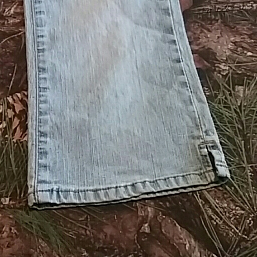 Angels Capris Light Wash Rhinestone Pockets - Picture 5 of 5