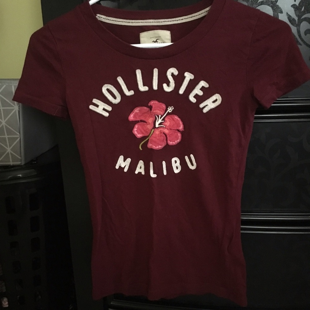 Hollister Graphic Tee