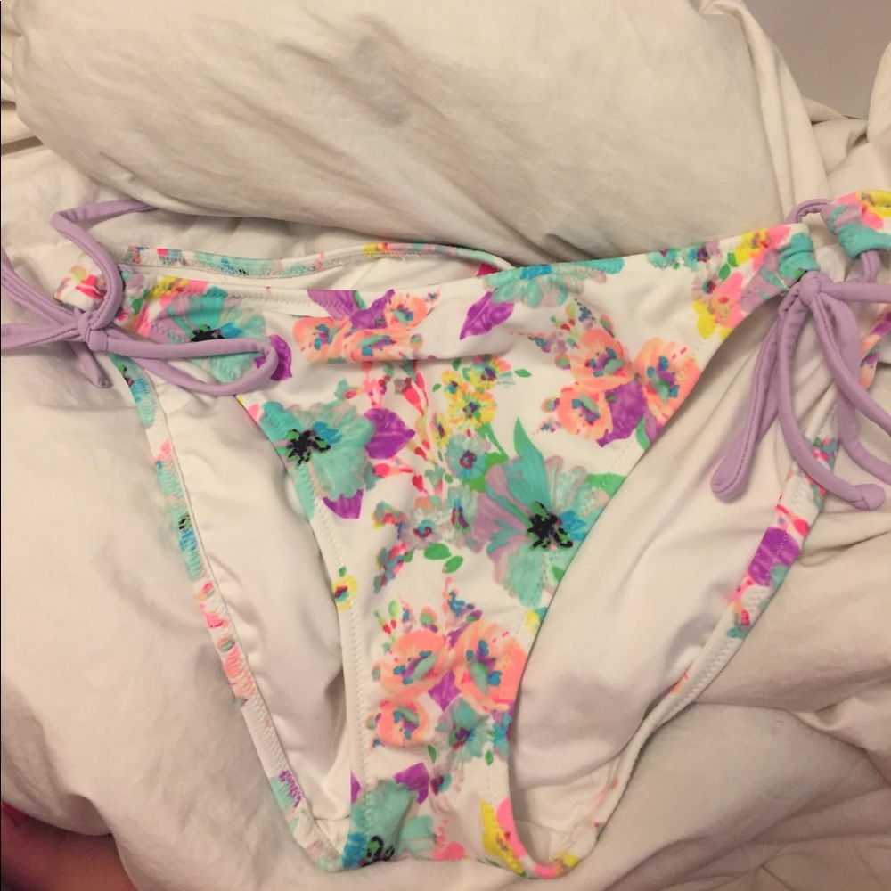 (Never worn) Victoria Secret pretty pattern suit!