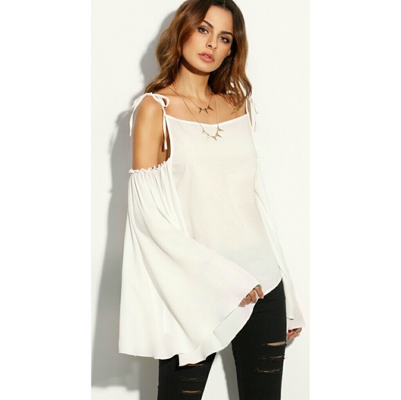 🚫SOLD 🚫🎉HP🎉🌿BELL SLEEVED BLOUSE🌿 - Picture 2 of 7