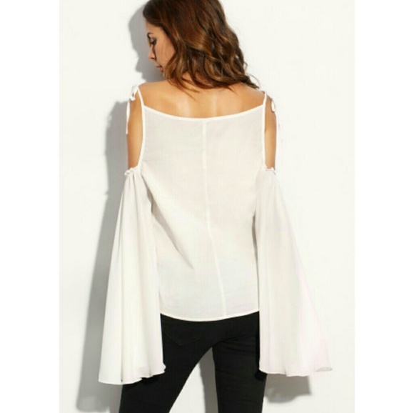 🚫SOLD 🚫🎉HP🎉🌿BELL SLEEVED BLOUSE🌿 - Picture 3 of 7