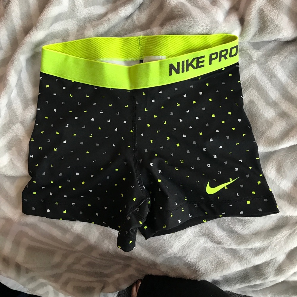 🖤Geometric pattern Nike pros🖤