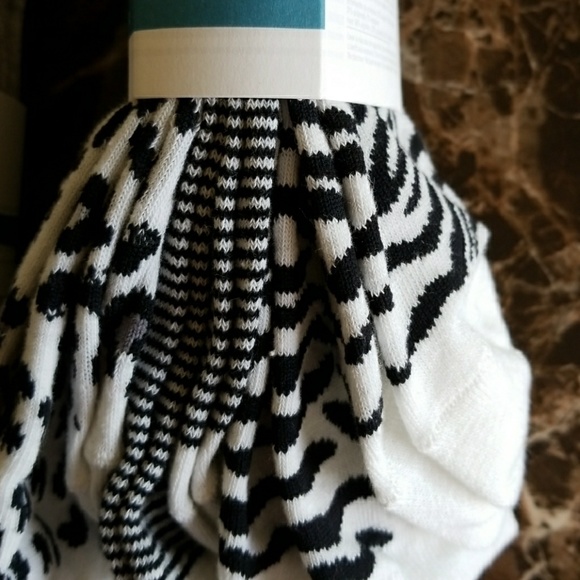 Old Navy Socks Animal Print - Picture 3 of 4