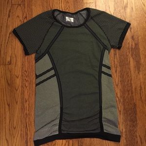 EUC - Athleta Workout Top - Black and White - XL