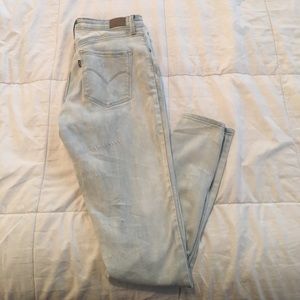 High waisted LEVIS skinnies light wash