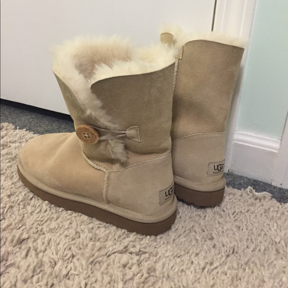 UGG Bailey Button