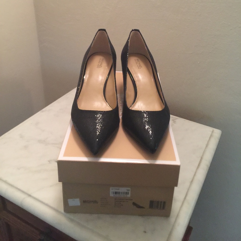 Micheal Kors Flex Kitten Pump