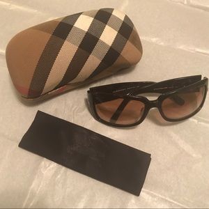 🎉FLASH SALE 🎉 Burberry Sunglasses