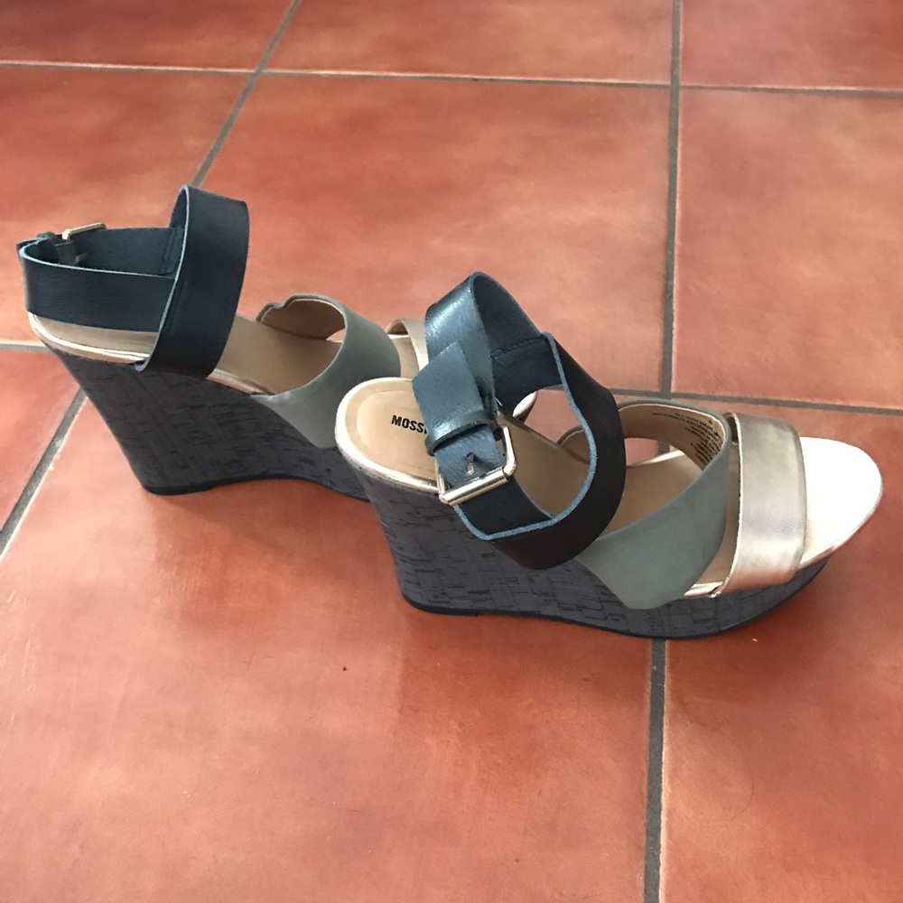 Mossimo Wedge sandals. Size 8.