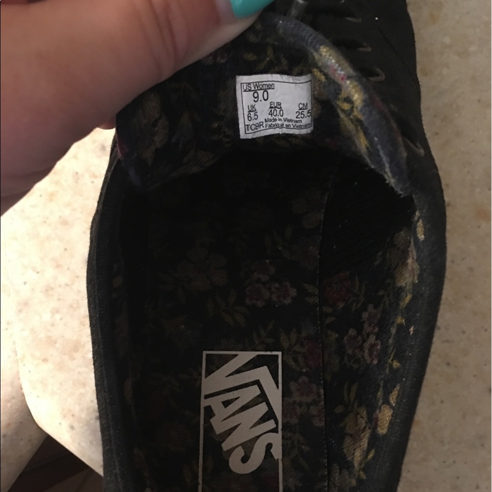 Vans - Picture 3 of 4