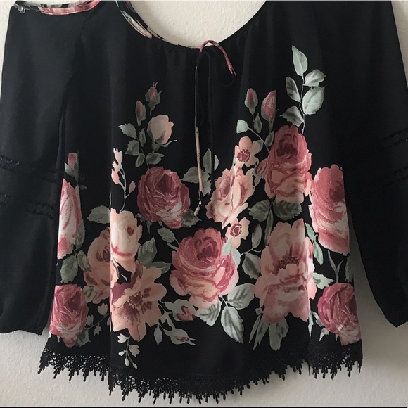 Cold shoulder floral top - Picture 3 of 6