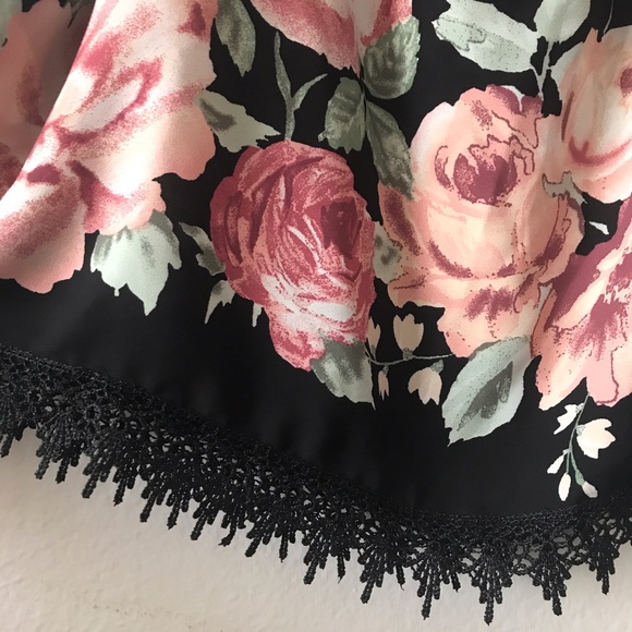 Cold shoulder floral top - Picture 4 of 6