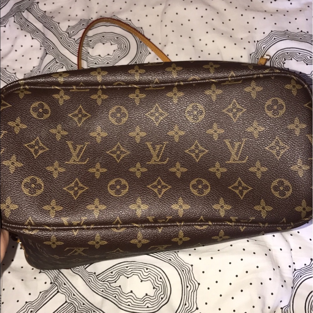 Louis Vuitton Neverfull MM - Picture 6 of 8