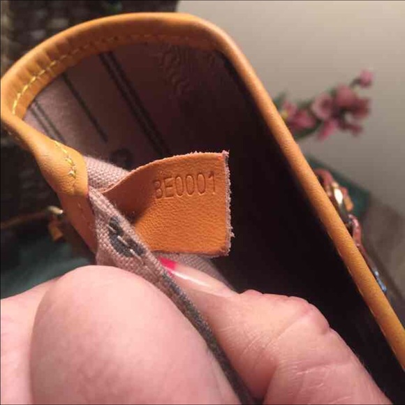 Louis Vuitton Neverfull MM - Picture 2 of 8