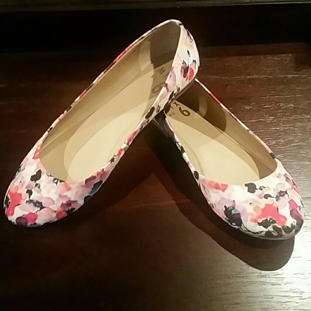 Mix no. 6 floral flats size 7.5