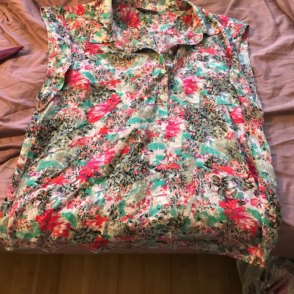 Sleeveless button down