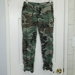 Army camouflage capri pants