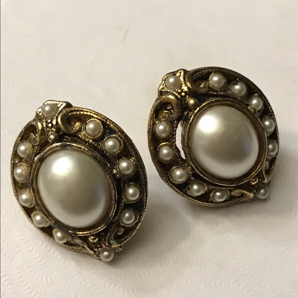 Vintage goldtone & pearl earrings