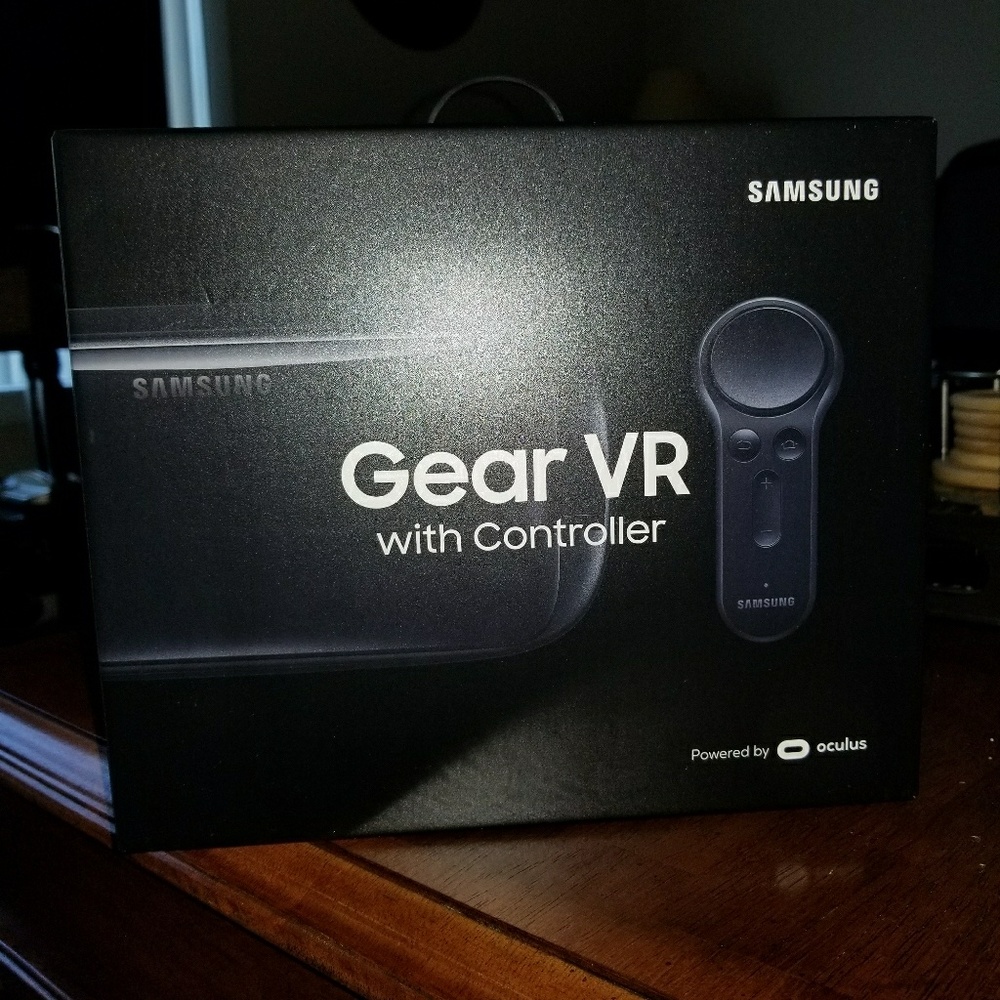 Brand new Samsung Gear VR with Controller