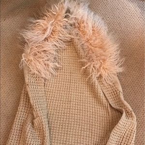 Knot vest with fur