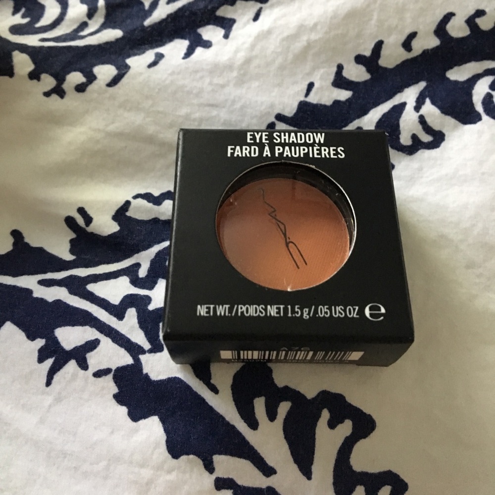 MAC NWT single eye shadow RULE MATTE