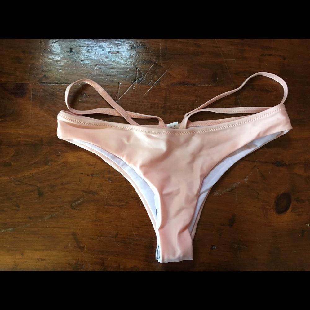 Cross Over Bikini 💖 - Picture 4 of 4
