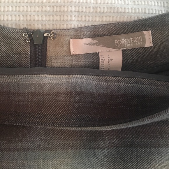 Contemporary Forever 21 skort✨ - Picture 4 of 4