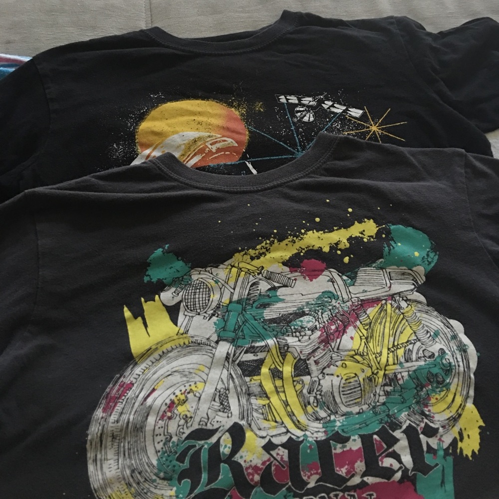 Lot of 2 boy long sleeve tee size 7/8