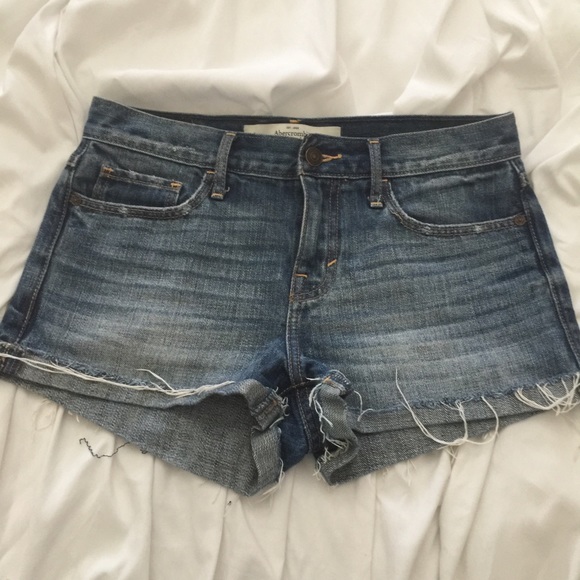 New condition Abercrombie and Fitch Jean shorts - Picture 1 of 3