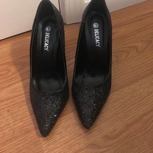 Delicacy Black sparkle pumps