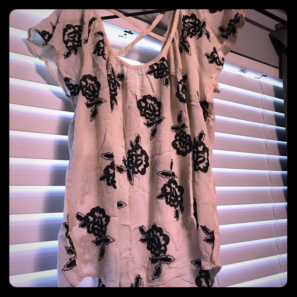 NEW Torrid Gauze Crossback Flower Print Tee