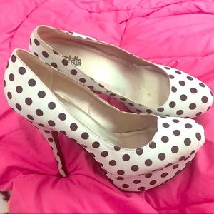Polka dot pumps