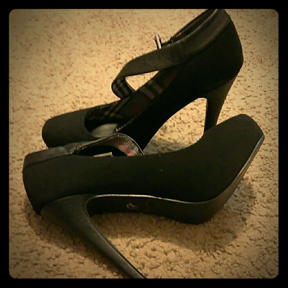 Penny Loves Kenny Black Heels
