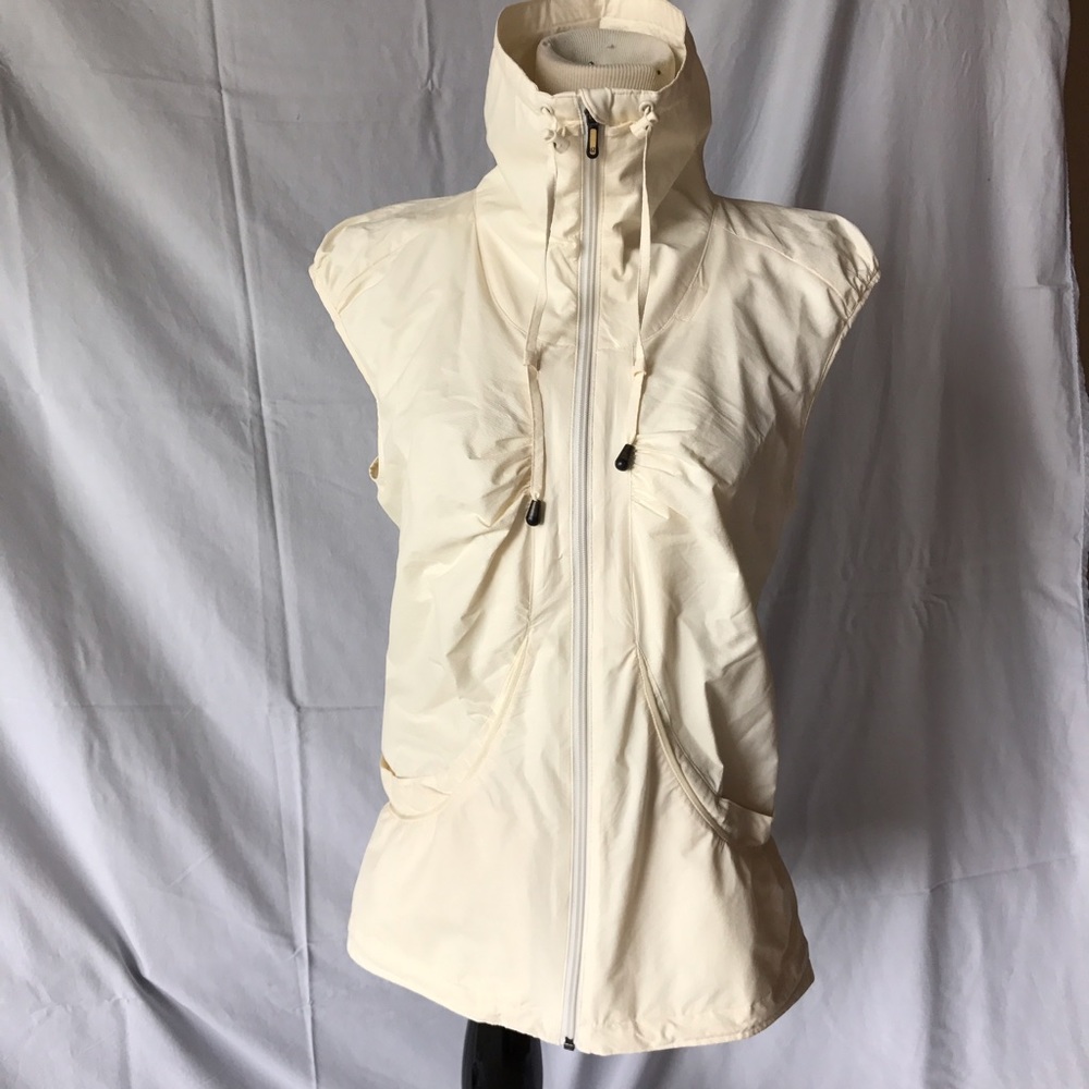 Lululemon light summer yellow vest