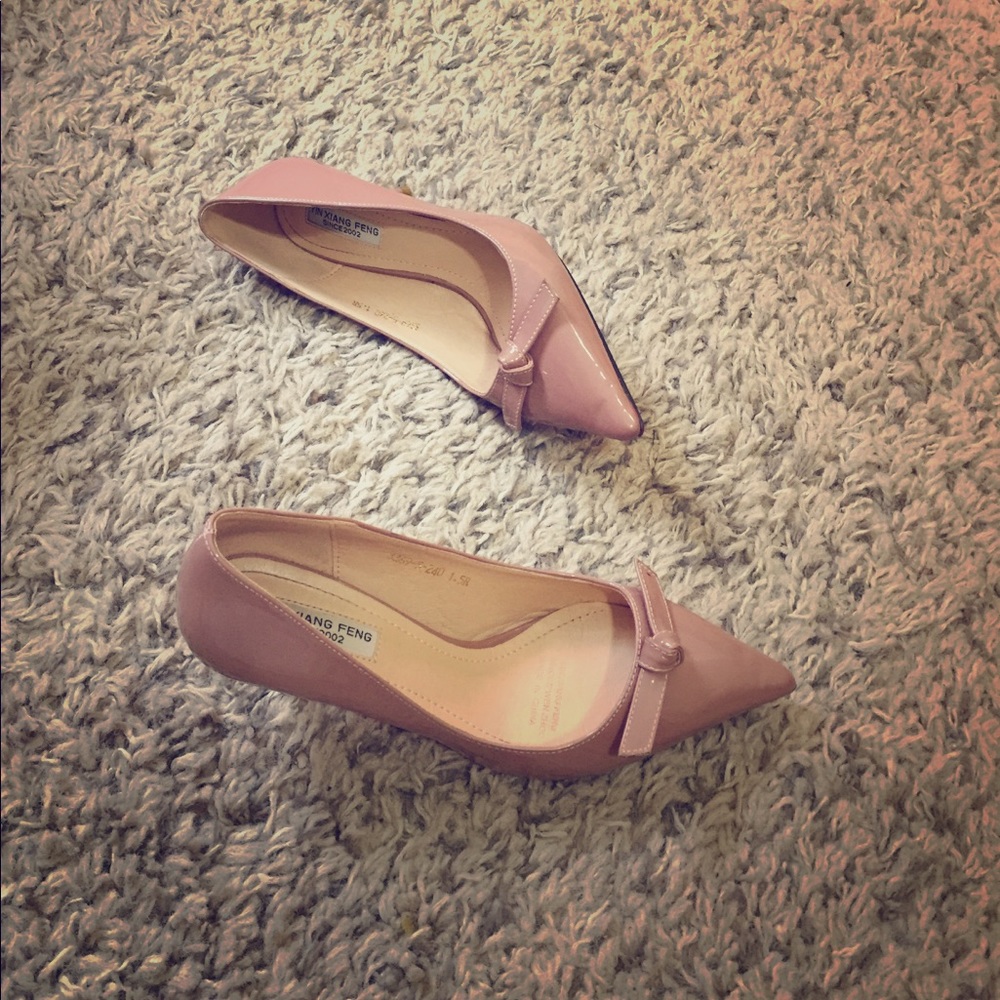 Super cute patent leather nude pink pumps