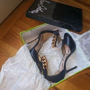 Chain  ankle  heels