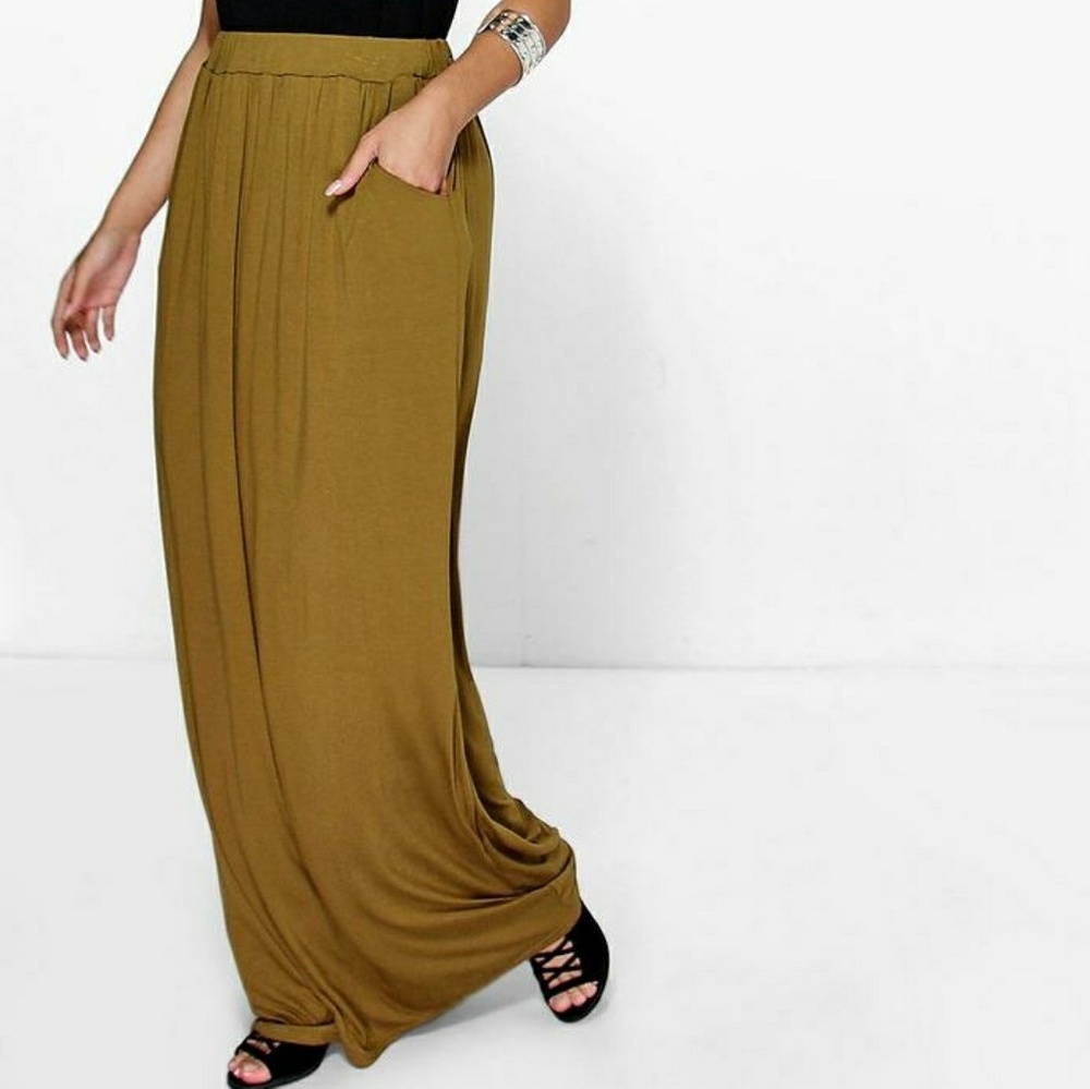 Olive maxi skirt with pockets!