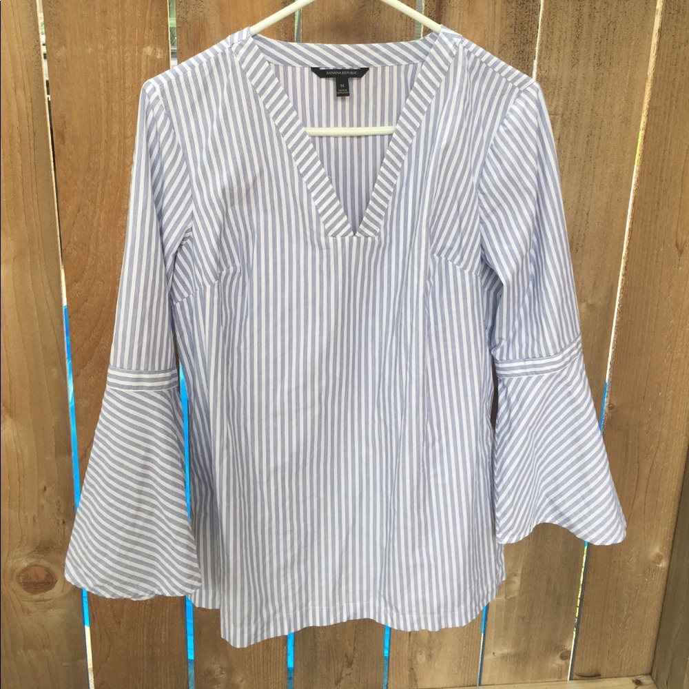 Bell sleeve lightweight v-neck top