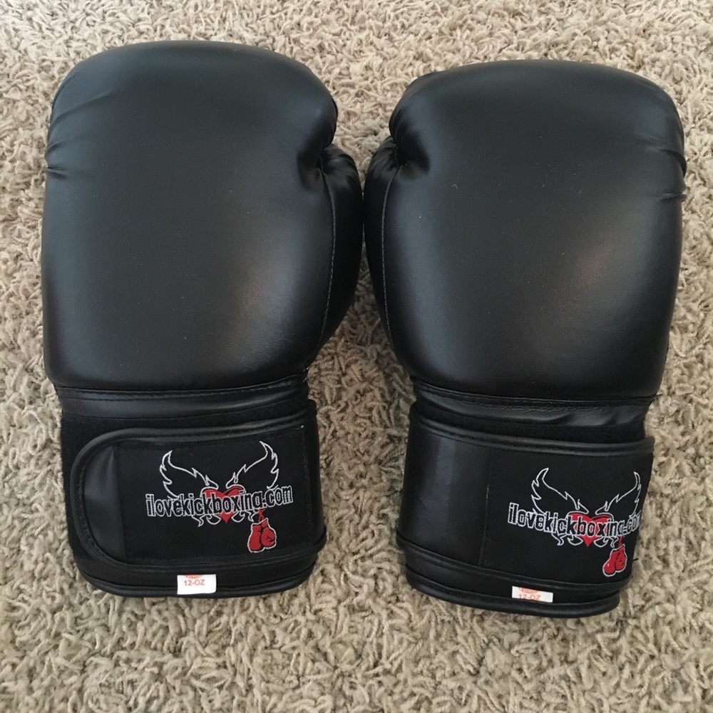 Black kickboxing gloves. Great condition!