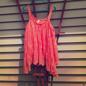 Flowy coral tank