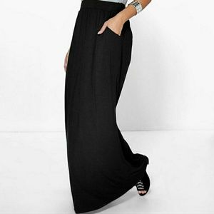 Black maxi skirt with pockets.